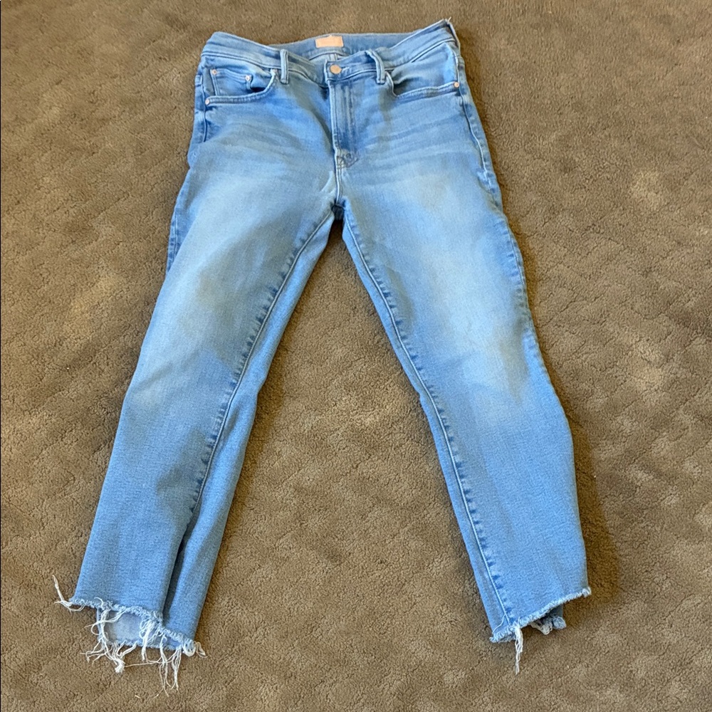 MOTHER Light Wash Cropped Ankle Jeans with Raw Hem